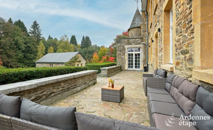 Chteau  Libin : sjour lgant pour 40 personnes avec des quipements tendus