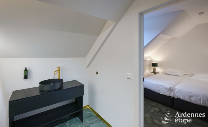 Chteau  Libin : sjour lgant pour 40 personnes avec des quipements tendus