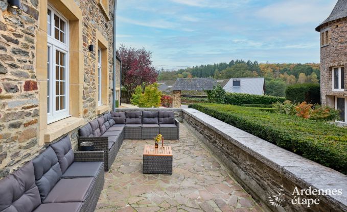 Chteau  Libin : sjour lgant pour 40 personnes avec des quipements tendus