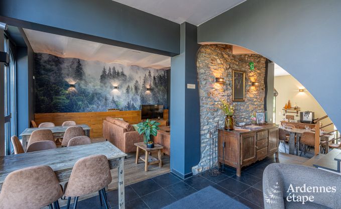 Grande maison de vacances  Libin pour 15 personnes avec salles de bains prives et cuisine professionnelle