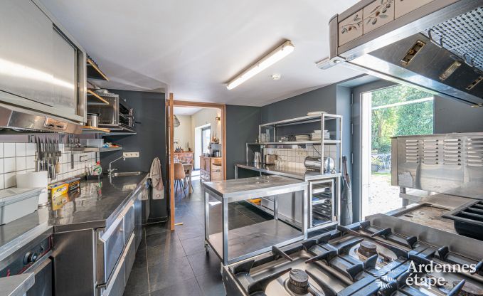Grande maison de vacances  Libin pour 15 personnes avec salles de bains prives et cuisine professionnelle
