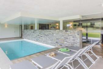 Maison de vacances  Libramont pour 15 personnes avec piscine intrieure, 6 chambres et terrasse prive