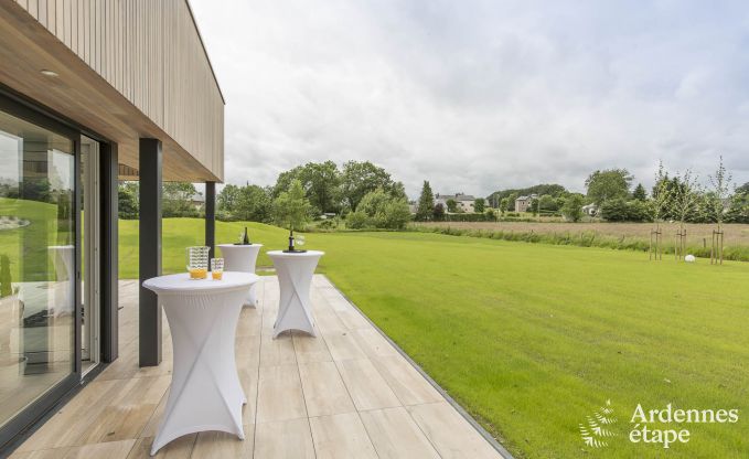 Maison de vacances pour 15 personnes � Libramont avec piscine int�rieure, sauna et jardin priv� au bord de l'eau