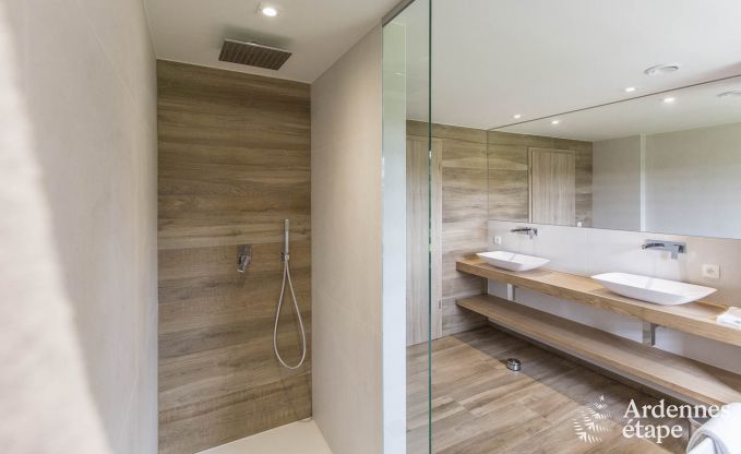 Maison de vacances pour 15 personnes � Libramont avec piscine int�rieure, sauna et jardin priv� au bord de l'eau