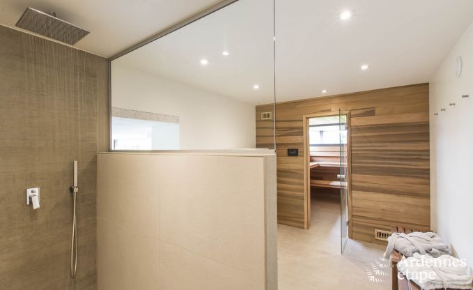 Maison de vacances pour 15 personnes � Libramont avec piscine int�rieure, sauna et jardin priv� au bord de l'eau