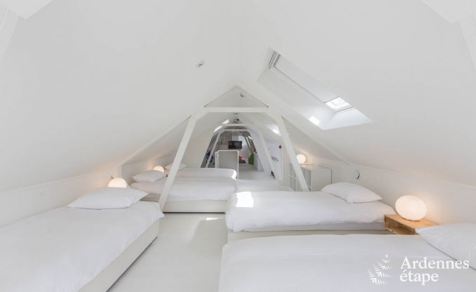 Maison de vacances pour 15 personnes � Libramont avec piscine int�rieure, sauna et jardin priv� au bord de l'eau