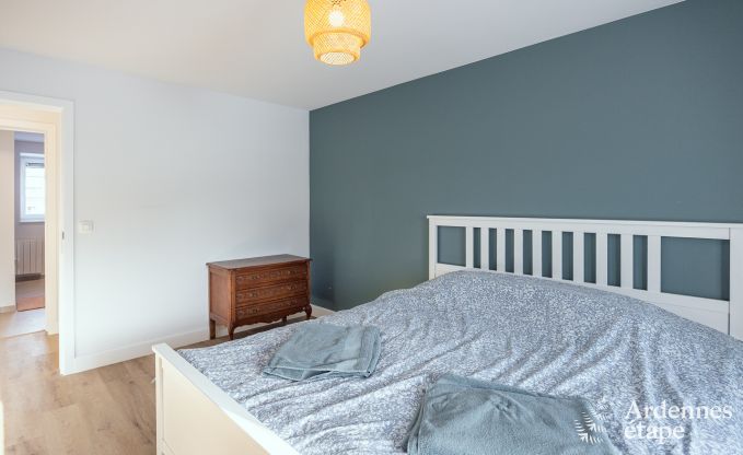 Spacieuse maison de vacances  Libramont pour 20 personnes avec salle de jeux, jardin et barbecue en Ardenne