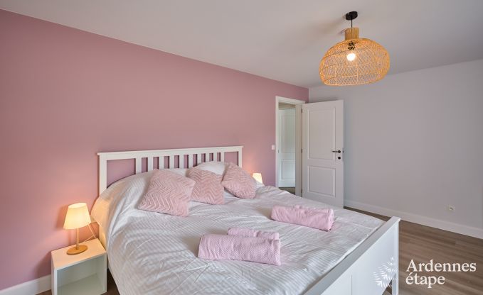 Spacieuse maison de vacances  Libramont pour 20 personnes avec salle de jeux, jardin et barbecue en Ardenne