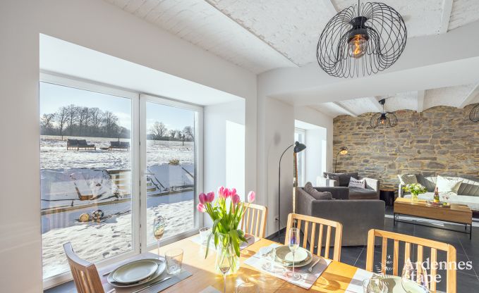 Spacieuse maison de vacances  Libramont pour 20 personnes avec salle de jeux, jardin et barbecue en Ardenne