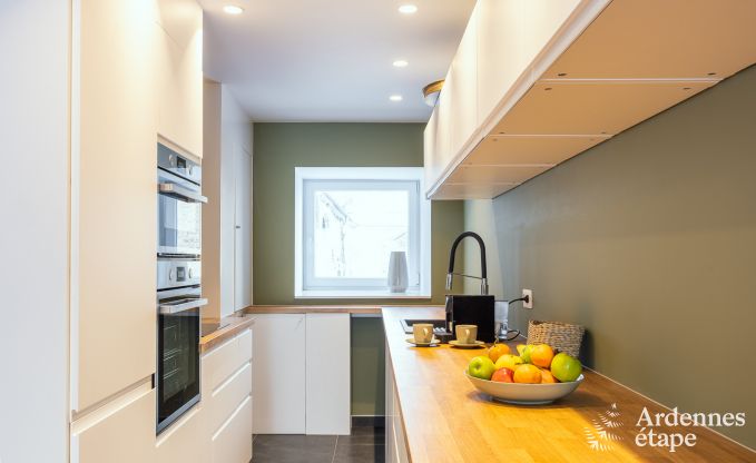 Spacieuse maison de vacances  Libramont pour 20 personnes avec salle de jeux, jardin et barbecue en Ardenne