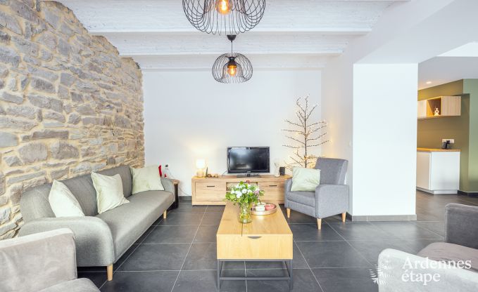 Spacieuse maison de vacances  Libramont pour 20 personnes avec salle de jeux, jardin et barbecue en Ardenne