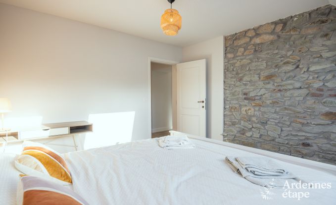 Spacieuse maison de vacances  Libramont pour 20 personnes avec salle de jeux, jardin et barbecue en Ardenne