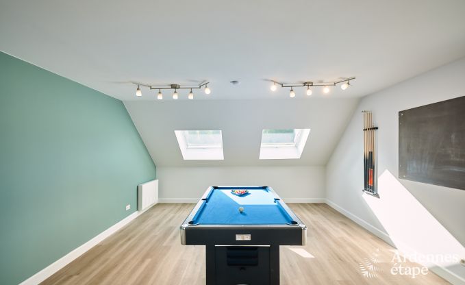Spacieuse maison de vacances  Libramont pour 20 personnes avec salle de jeux, jardin et barbecue en Ardenne