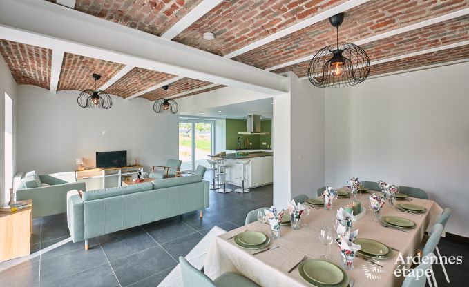 Spacieuse maison de vacances  Libramont pour 20 personnes avec salle de jeux, jardin et barbecue en Ardenne