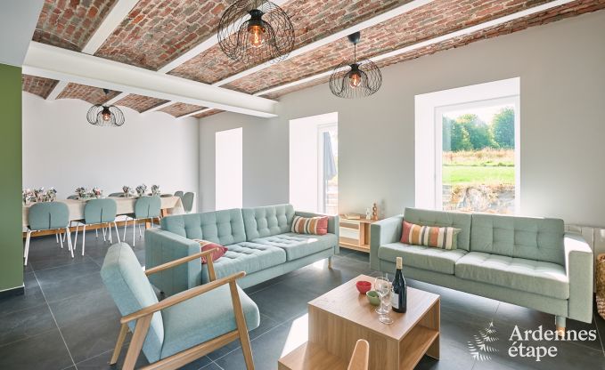 Spacieuse maison de vacances  Libramont pour 20 personnes avec salle de jeux, jardin et barbecue en Ardenne