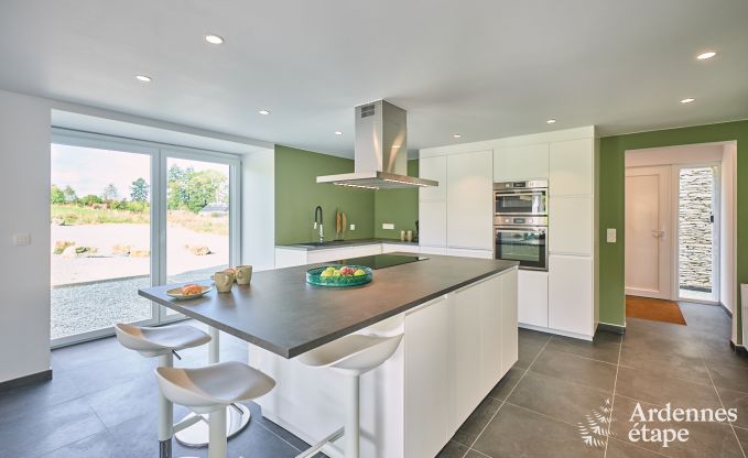 Spacieuse maison de vacances  Libramont pour 20 personnes avec salle de jeux, jardin et barbecue en Ardenne