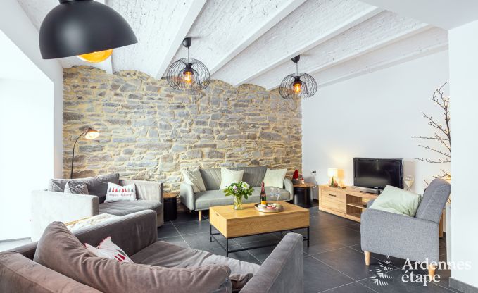 Spacieuse maison de vacances  Libramont pour 20 personnes avec salle de jeux, jardin et barbecue en Ardenne