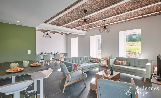 Spacieuse maison de vacances  Libramont pour 20 personnes avec salle de jeux, jardin et barbecue en Ardenne