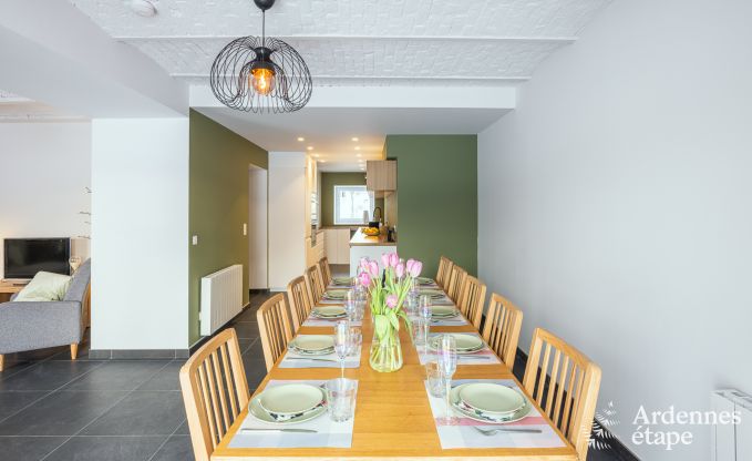 Spacieuse maison de vacances  Libramont pour 20 personnes avec salle de jeux, jardin et barbecue en Ardenne
