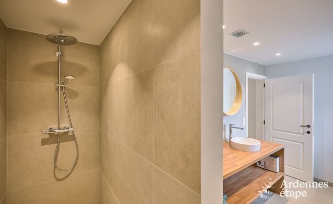 Spacieuse maison de vacances  Libramont pour 20 personnes avec salle de jeux, jardin et barbecue en Ardenne