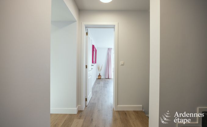 Spacieuse maison de vacances  Libramont pour 20 personnes avec salle de jeux, jardin et barbecue en Ardenne