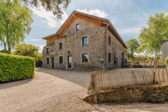 Magnifique maison de vacances conviviale pour 15 personnes à Lierneux