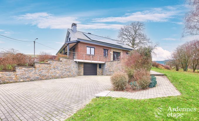 Grande maison de vacances � Lierneux avec 2 chambres, salle de jeux, jardin priv� et local � v�los