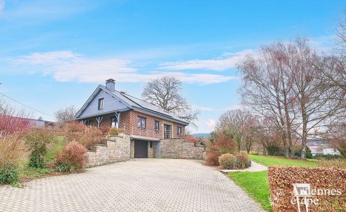 Grande maison de vacances � Lierneux avec 2 chambres, salle de jeux, jardin priv� et local � v�los