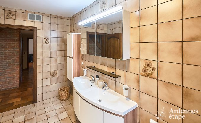 Grande maison de vacances � Lierneux avec 2 chambres, salle de jeux, jardin priv� et local � v�los