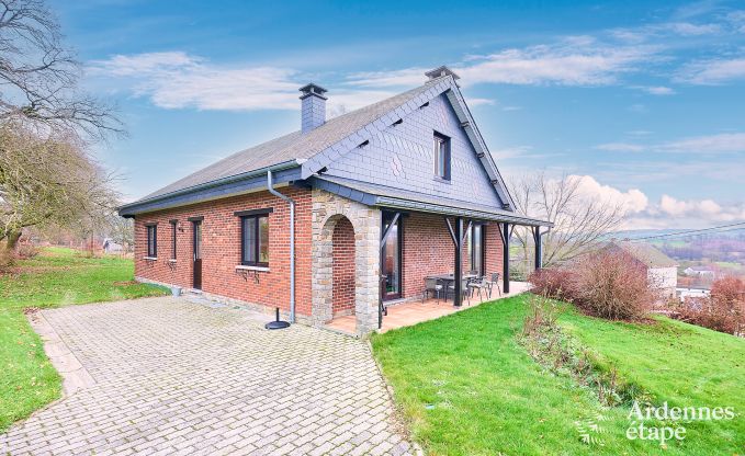 Grande maison de vacances � Lierneux avec 2 chambres, salle de jeux, jardin priv� et local � v�los