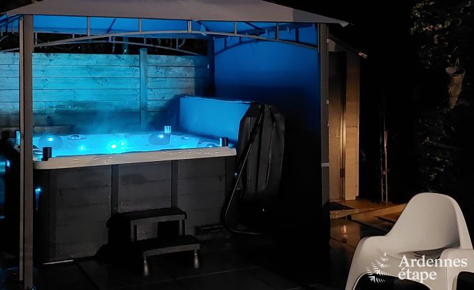 Sjour romantique  Lierneux en Ardenne : Charmante maison de vacances avec grand jacuzzi, sauna et piscine pour couple