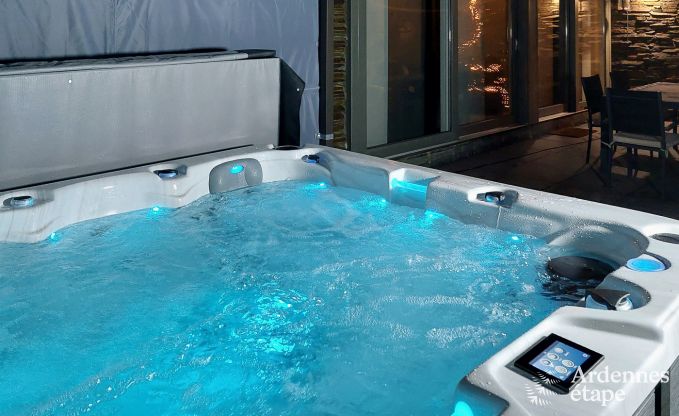 Sjour romantique  Lierneux en Ardenne : Charmante maison de vacances avec grand jacuzzi, sauna et piscine pour couple