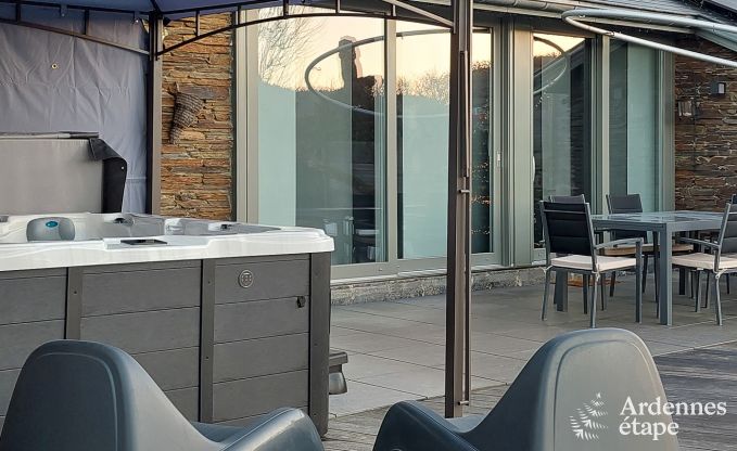 Sjour romantique  Lierneux en Ardenne : Charmante maison de vacances avec grand jacuzzi, sauna et piscine pour couple