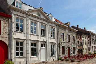 Maison de matre  louer au centre du village historique de Limbourg