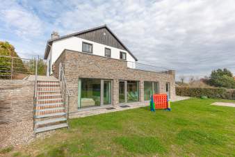 Agréable maison de vacances 22 personnes avec espace wellness à Malmedy