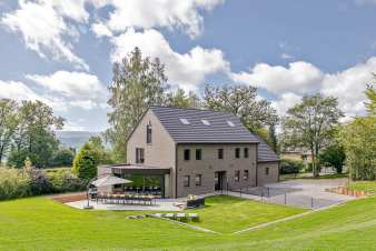 Maison de vacances contemporaine 4* en bordure de forêt pour 14 personnes, à louer en Ardenne (Malmedy)