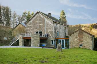 Typique ferme ardennaise  colombages  louer pour 16/18 personnes  Manhay