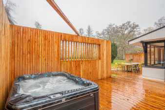 Feu ouvert et jacuzzi dans cette location 6/8 personnes à Manhay