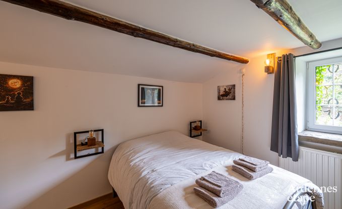 Charmante maison chien admis  Manhay pour 8 personnes, avec piscine extrieure chauffe, tang priv et garage  vlos  la lisire de la fort