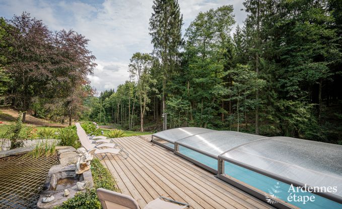 Charmante maison chien admis  Manhay pour 8 personnes, avec piscine extrieure chauffe, tang priv et garage  vlos  la lisire de la fort