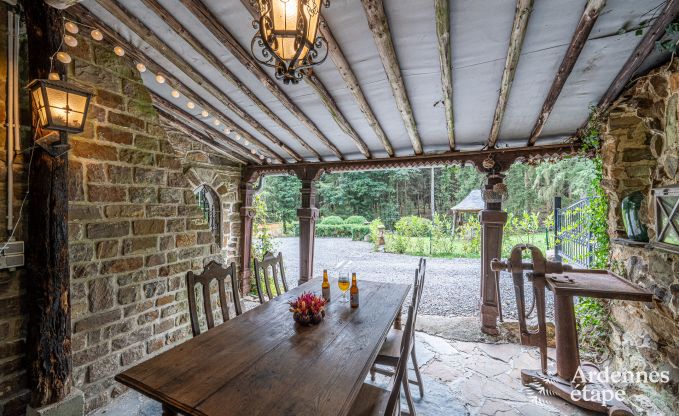 Charmante maison chien admis  Manhay pour 8 personnes, avec piscine extrieure chauffe, tang priv et garage  vlos  la lisire de la fort