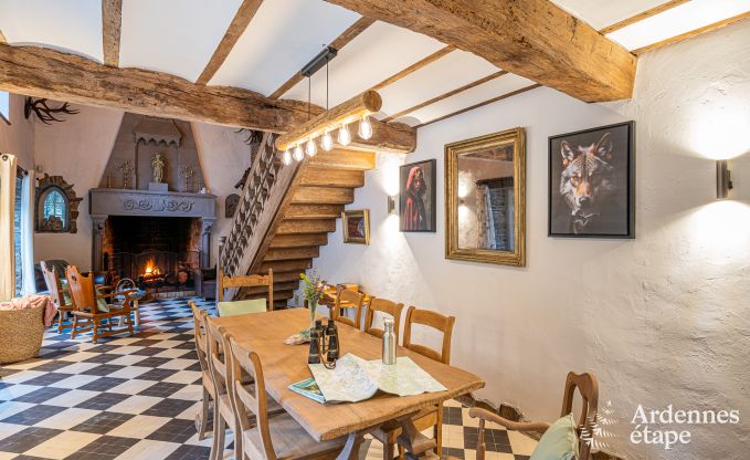 Charmante maison chien admis  Manhay pour 8 personnes, avec piscine extrieure chauffe, tang priv et garage  vlos  la lisire de la fort