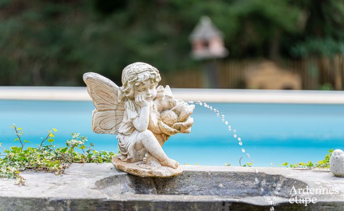 Charmante maison chien admis  Manhay pour 8 personnes, avec piscine extrieure chauffe, tang priv et garage  vlos  la lisire de la fort