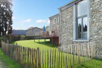 Maison de vacances typique pour 9 personnes avec espace wellness à Manhay