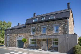 Maison de vacances avec wellness pour groupes à Manhay