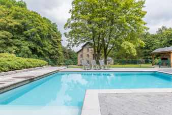 Villa de luxe avec piscine extérieure et salle de jeux à Manhay
