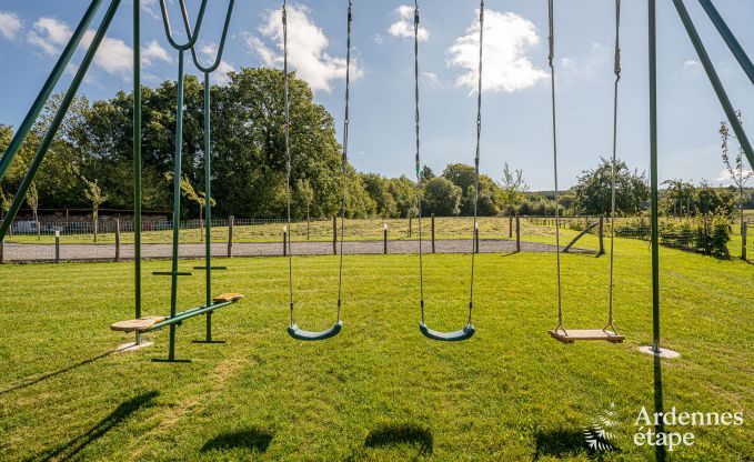 Spacieuse maison de vacances  Manhay pour 15 personnes avec des installations modernes en Ardenne