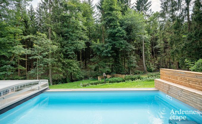 Charmante maison chien admis  Manhay pour 8 personnes, avec piscine extrieure chauffe, tang priv et garage  vlos  la lisire de la fort