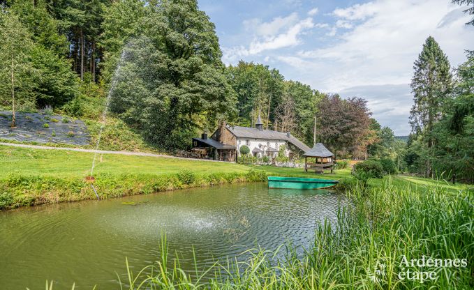 Charmante maison chien admis  Manhay pour 8 personnes, avec piscine extrieure chauffe, tang priv et garage  vlos  la lisire de la fort