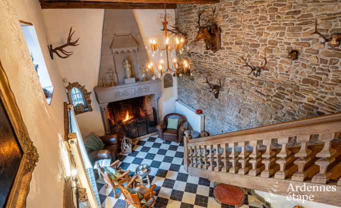 Charmante maison chien admis  Manhay pour 8 personnes, avec piscine extrieure chauffe, tang priv et garage  vlos  la lisire de la fort